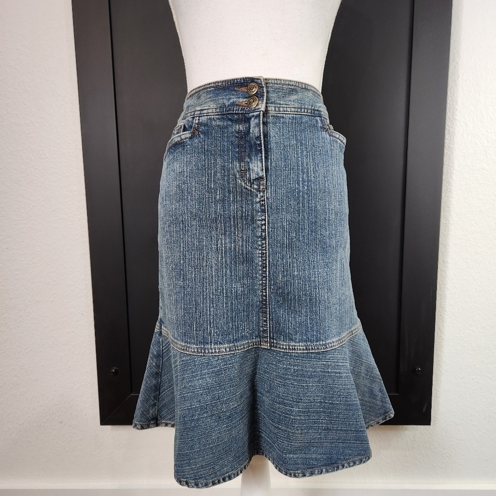 ANN TAYLOR LOFT Y2K STRETCH JEAN SKIRT WITH RUFFLE SIZE 8 - Picture 1 of 7